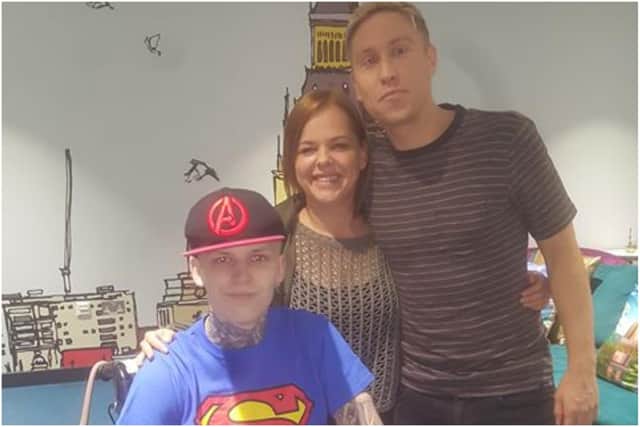 Dean Major with mum Shelli and comedian Russel Howard.