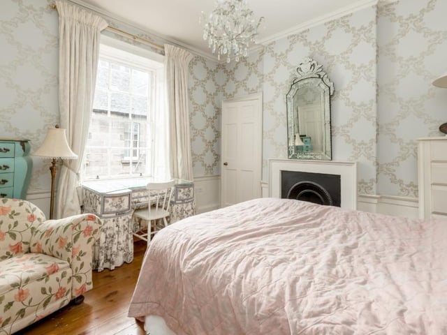Principal bedroom.
