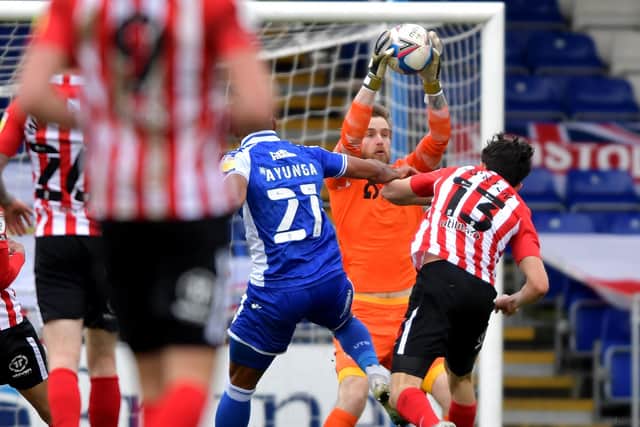Sunderland came through a tough test at Bristol Rovers to underline their auatomatic promotion credentials