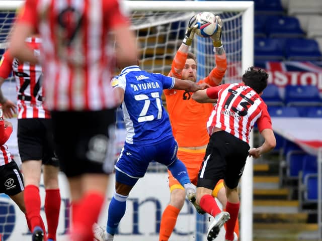 Sunderland came through a tough test at Bristol Rovers to underline their auatomatic promotion credentials