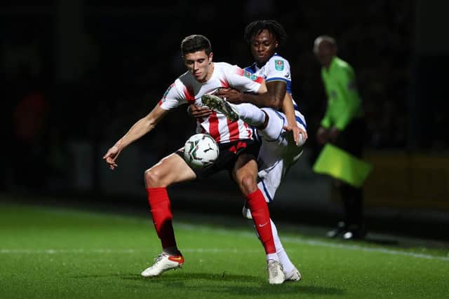 LONDON, ENGLAND - OCTOBER 26: Ross Stewart of Sunderland is challenged by Moses Odubajo of Queens Park Rangers during the Carabao Cup Round of 16 match between Queens Park Rangers and Sunderland at Loftus Road on October 26, 2021 in London, England. (Photo by Ryan Pierse/Getty Images)