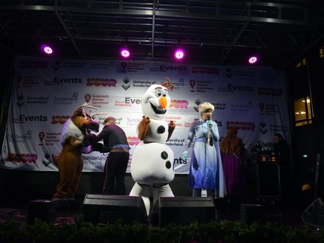 Frozen characters were getting everyone in the singing mood.