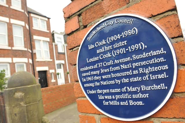 The blue plaque tribute to Ida and Louise Cook.
