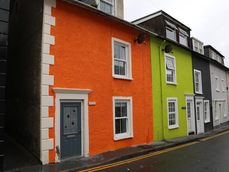 Orange is a courageous colour choice and really shows a sense of confidence and friendliness. Being such a bold, strong mix of two warm colours, it can be overpowering and cultivate agitation in some people.