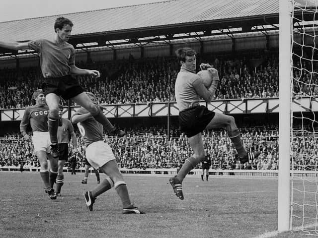 Russian footballer Anatoly Banishevski challenging the Italian goalkeeper Enrico Albertosi during a World Cup game at Roker Park, Sunderland.  (Photo by Central Press/Getty Images).