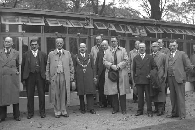 The opening of Backhouse Park Aviary in October 1937.