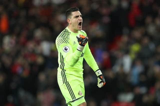 SUNDERLAND, ENGLAND - JANUARY 02: Vito Mannone of Sunderland celebrates as his team draw level for the second time during the Premier League match between Sunderland and Liverpool at Stadium of Light on January 2, 2017 in Sunderland, England. (Photo by Ian MacNicol/Getty Images)