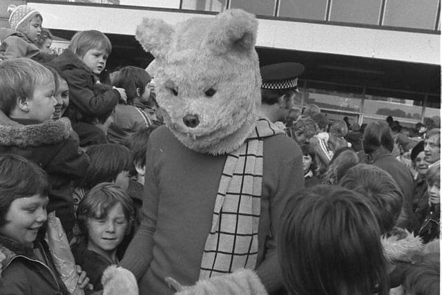 A star in his own right and here he is meeting the public in 1977.