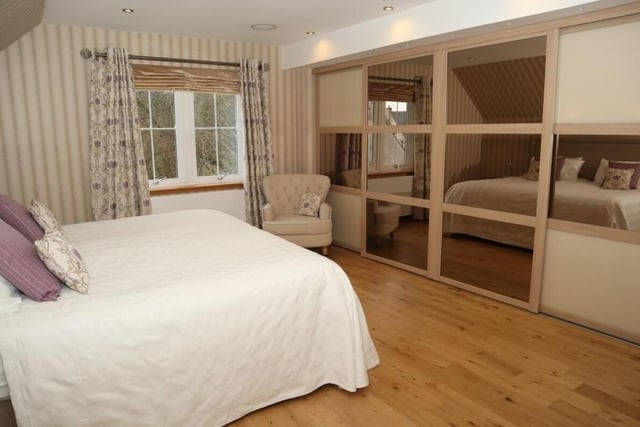 With fitted wardrobes like these, you'll have no bother keeping your togs in tip-top condition.