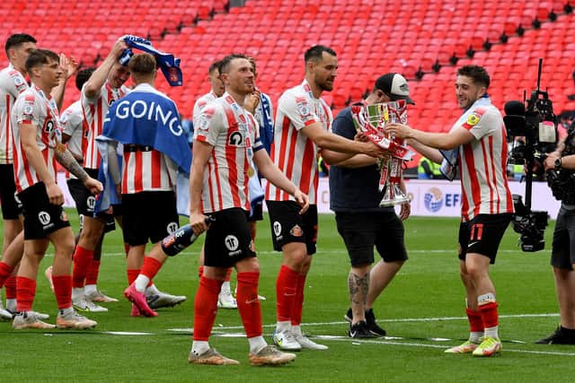Sunderland players celebrate after winning promotion at Wembley. Picture by FRANK REID