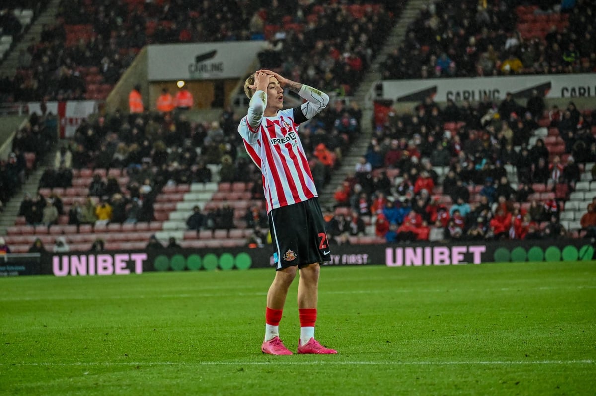 'Poor': Phil Smith's Sunderland player rating photos after Huddersfield loss - with three 4s and several 5s