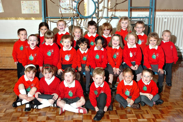 Class 10 at Barnes Infants School. We hope you can spot someone you know.