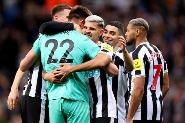 NEWCASTLE UPON TYNE, ENGLAND - NOVEMBER 09: Nick Pope of Newcastle United celebrates with team mates following their sides victory after a penalty shoot out during the Carabao Cup Third Round match between Newcastle United and Crystal Palace at St James' Park on November 09, 2022 in Newcastle upon Tyne, England. (Photo by George Wood/Getty Images)
