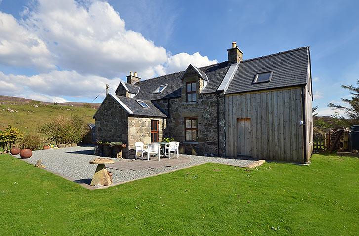 Known as the 'Two Bay Cottage', this amazing detached house is located in a rural spot on the Isle of Skye.