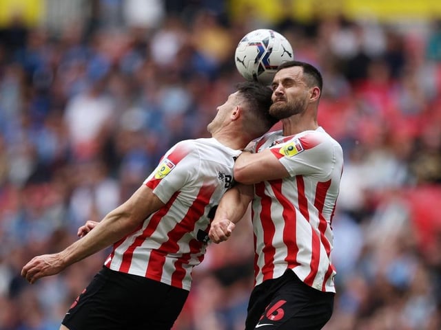 Bailey Wright and Danny Batth challenge for the ball