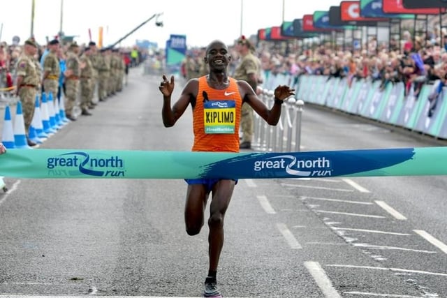 Jacob Kiplimo's finishing time for the Elite Men's Race was 0:59:33. Incredible speed!
