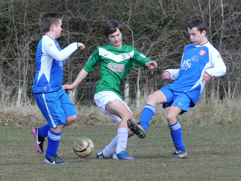 Ashfield FC (green and white) face DFS Welbeck Welfare in U14's Division One.