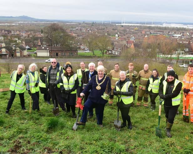 Mayor of Sunderland, Cllr Alison Smith and the team of tree planting volunteers, including Friends of Bunnyhill.