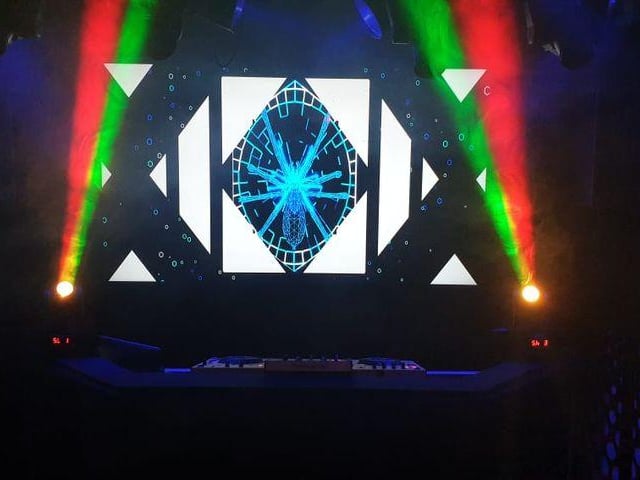 How professional does this light show look.