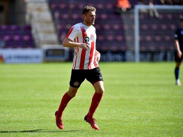 Looked really useful, dribbling away from his marker on a few occasions. No killer pass, but there wasn’t much movement in front of him without Stewart. 7