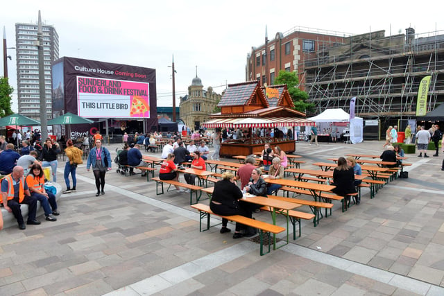 Hungry visitors starting to gather as the festival got underway in Keel Square.