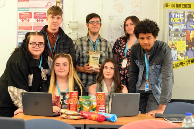 Sunderland College students have started a food bank collection to help families affected by the decision to axe the Universal Credit £20 uplift payment.