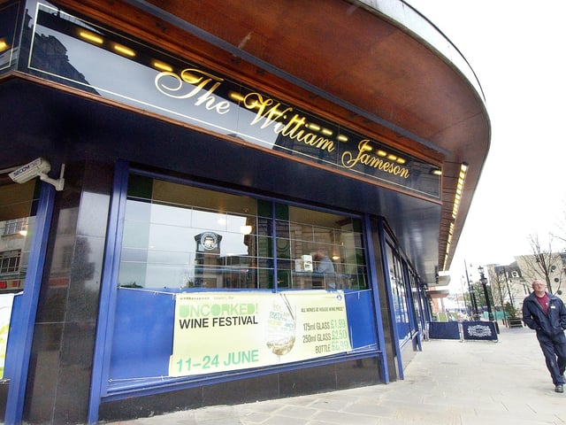 This popular city centre pub has a range of affordable meal options, including pizza and burgers.