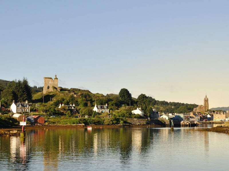 Tarbert, in Argyll and Bute, is built around an inlet of Loch Fyne. It has a pretty harbour and traditional houses in the shadow of a picturesque ruined castle.