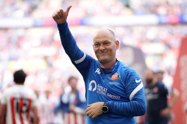 LONDON, ENGLAND - MAY 21: Alex Neil, Manager of Sunderland celebrates after victory in the Sky Bet League One Play-Off Final match between Sunderland and Wycombe Wanderers at Wembley Stadium on May 21, 2022 in London, England. (Photo by Eddie Keogh/Getty Images)