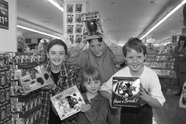 Did you love an Easter egg from Woolworths. These children did in 1995.