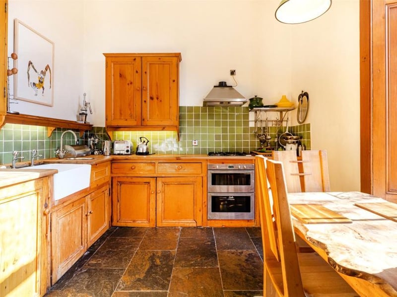 Dining kitchen.
