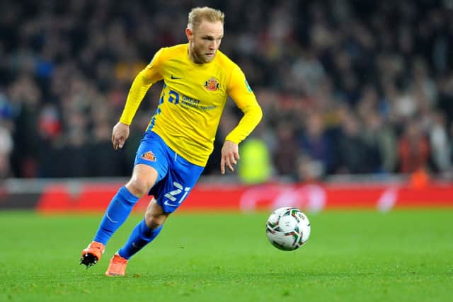 Alex Pritchard playing for Sunderland against Arsenal.