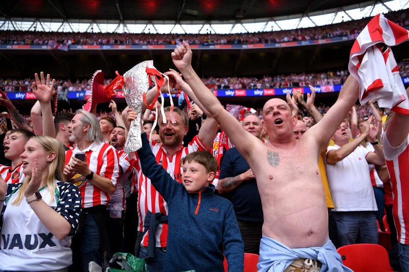 Sunderland fans in action in 2022 at Wembley Stadium against Wycombe Wanderers in the play-off final.