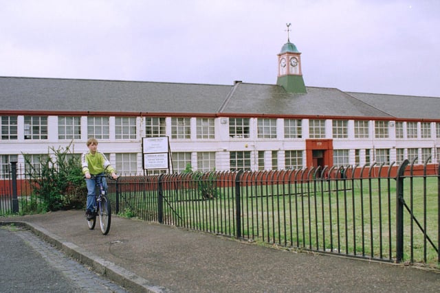 MacRae designed the handsome looking Peffermill Primary in 1938. The school was situated on Craigmillar Castle Road.