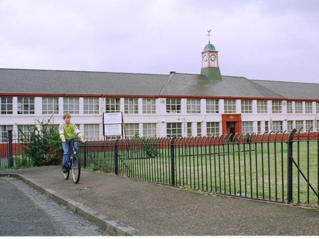 MacRae designed the handsome looking Peffermill Primary in 1938. The school was situated on Craigmillar Castle Road.