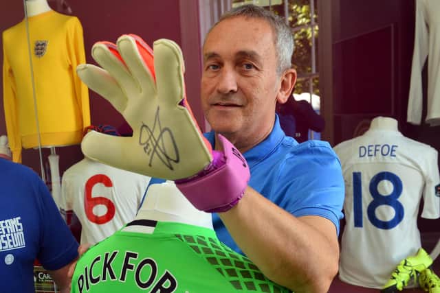 Keith Havelock, stalwart of the Fans Museum, has died at home. Seen here trying on one of Jordan Pickford's goalkeeping gloves in 2018.