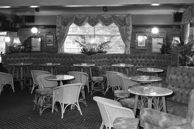 Taking a look inside the Sunderland Flying Boat pub in 1987.