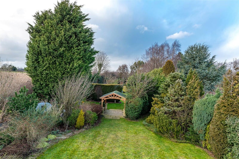 The property sits in approximately one acre of beautiful landscaped gardens, which include a stone terrace and a fully functioning outdoor kitchen area, perfect for al fresco dining.