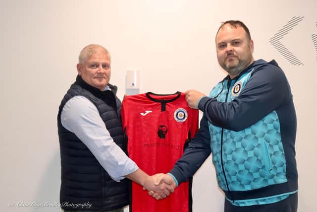 Jase Smith (left) and Dave Bygate-Pittiglio unveiling the shirt