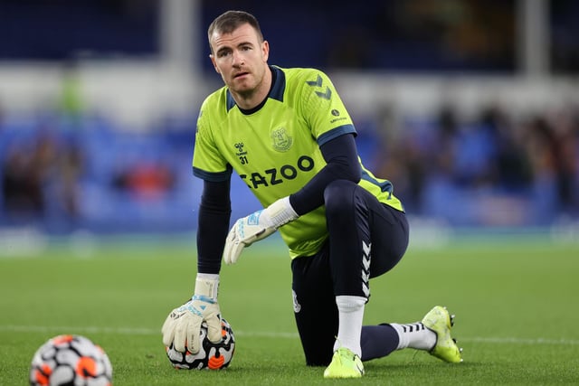 The ex-Leeds United and Liverpool stopper recently left Everton and is now a free agent.