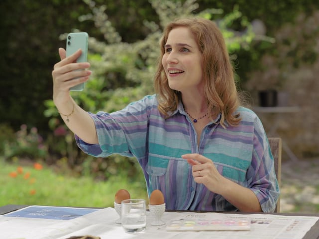 Popular French comedy series The Hook Up plan sees its third season hit our screens on new year's day.