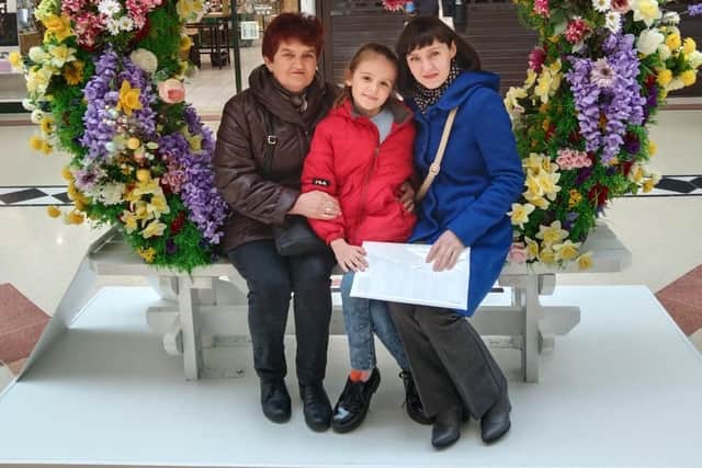 Vikki and her mother and daughter.
