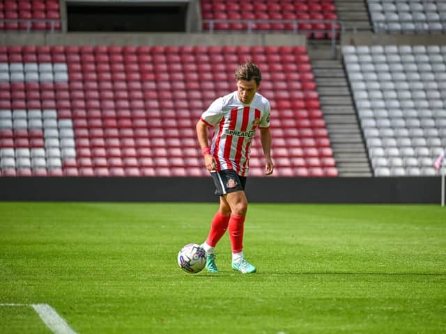 Sunderland say that they will asses Patrick Roberts after the forward limped out of today's win against Rotherham United. Roberts came off with a little under 15 minutes remaining to be replaced by Alex Pritchard. "We'll see how he is tomorrow," Mowbray said after Rotherham. "What we do know is that the physio department has sent him home, he's not lying on a bed with a big chunk of ice on him, or going off to hospital in an ambulance."
