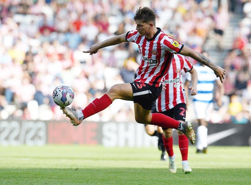 Dennis Cirkin is hoping that he will be able to play a significant part in Sunderland's Championship run-in as he continues his recovery from concussion.
Cirkin was knocked out in the process of scoring a crucial equaliser away at Millwall in early February, and though he initially returned to action in line with the concussion protocols, he subsequently began to experience some symptoms and so has been absent since the 2-1 defeat to Rotherham.
Head coach Tony Mowbray said Cirkin had not felt right during that game, and the club have understandbly taken an ultra-cautious approach since then. Cirkin returned to London to see a specialist late last week and speaking to Frankie Francis and Danny Collins in the club's pre-match show on Saturday, he said that feels he is making progress in his recovery.