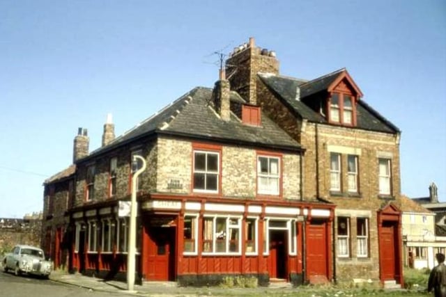 Here is the Wheatsheaf in Zion Street. Was it a 60s favourite of yours?