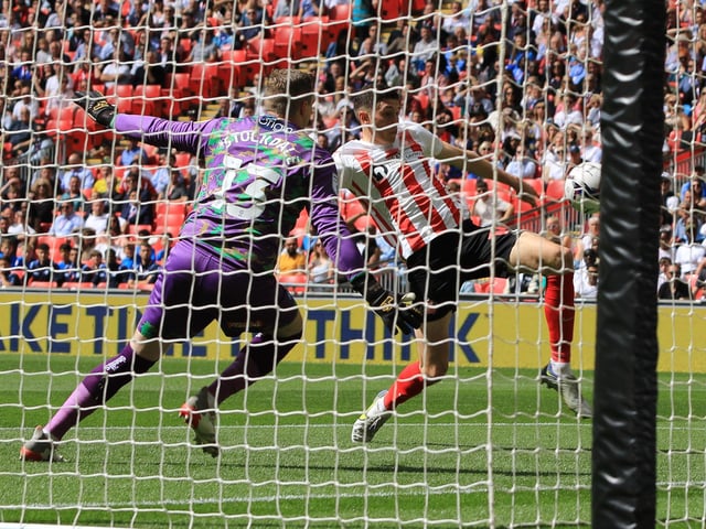 Ross Stewart goes agonisingly close in the early-stages