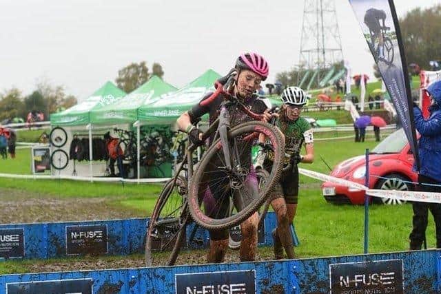Elizabeth McKinnon competing in cyclocross