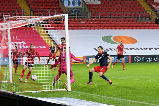 Charlie Wyke scores for Sunderland away at Lincoln City.