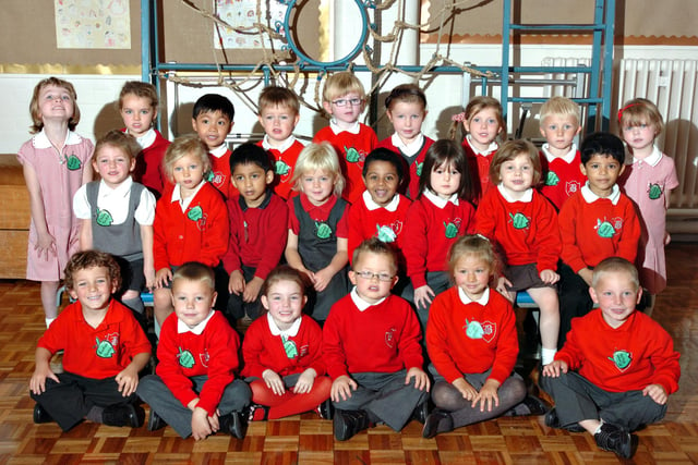 Another great photo from Barnes Infants and this one shows the children in class 11.