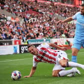 STOKE ON TRENT, ENGLAND - AUGUST 20: Phil Jagielka of Stoke City battles for the ball whilst under pressure from of Bailey Wright of Sunderland during the Sky Bet Championship between Stoke City and Sunderland at Bet365 Stadium on August 20, 2022 in Stoke on Trent, England. (Photo by Clive Brunskill/Getty Images)